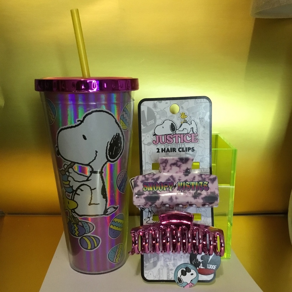 New Snoopy Plastic 20 OZ BPA Free and Snoopy Hair Clips